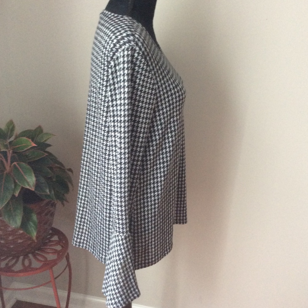 MICHAEL KORS Blouse. Black and White. Size Large - Picture 4 of 7